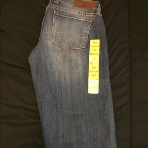 Woman’s lucky brand jeans